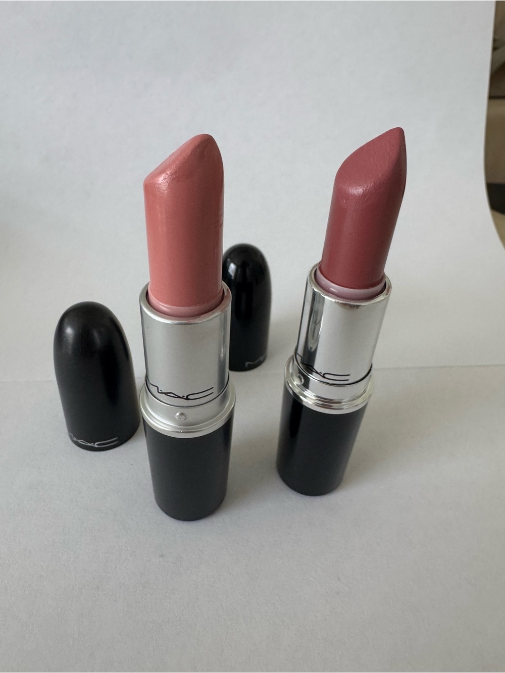 4 mac lipsticks - Picture 3 of 3